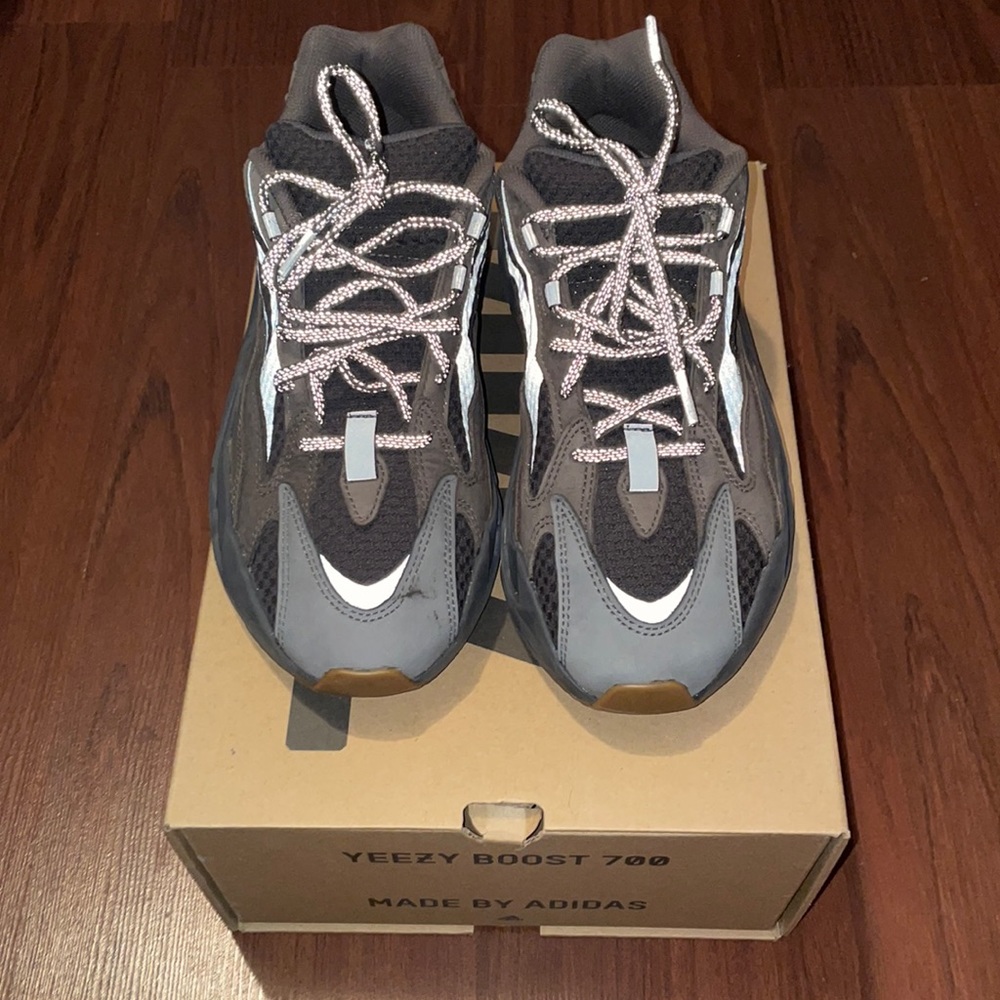 Yeezy boost 700 v2 Geode